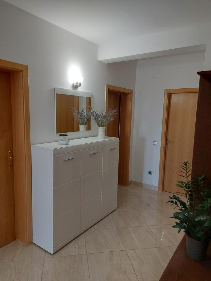 Apartman Mb โปดสตรานา ภายนอก รูปภาพ