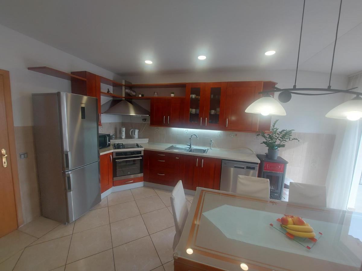 Apartman Mb โปดสตรานา ภายนอก รูปภาพ
