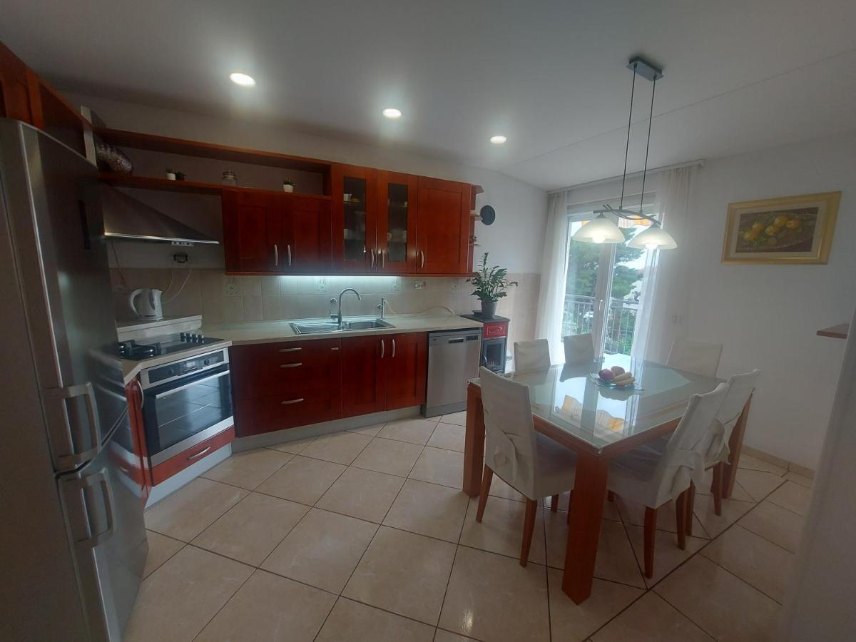 Apartman Mb โปดสตรานา ภายนอก รูปภาพ