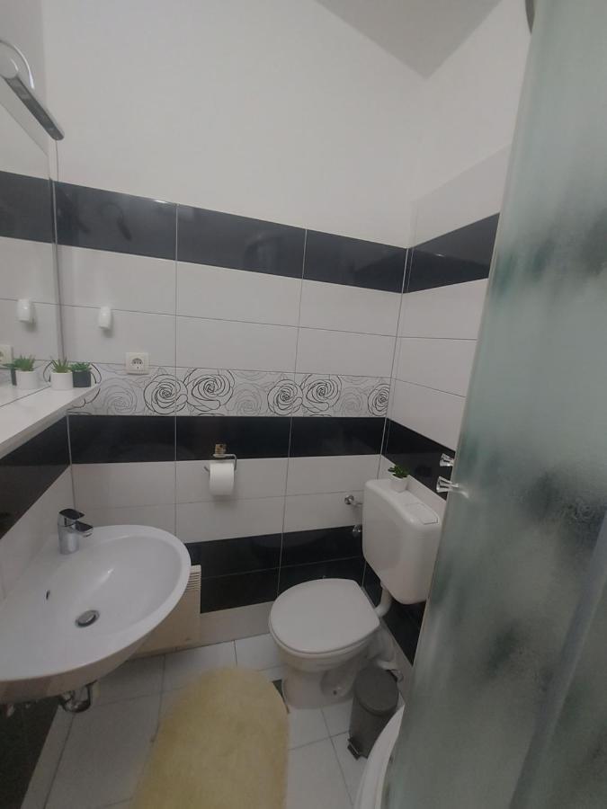 Apartman Mb โปดสตรานา ภายนอก รูปภาพ