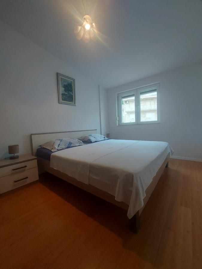 Apartman Mb โปดสตรานา ภายนอก รูปภาพ