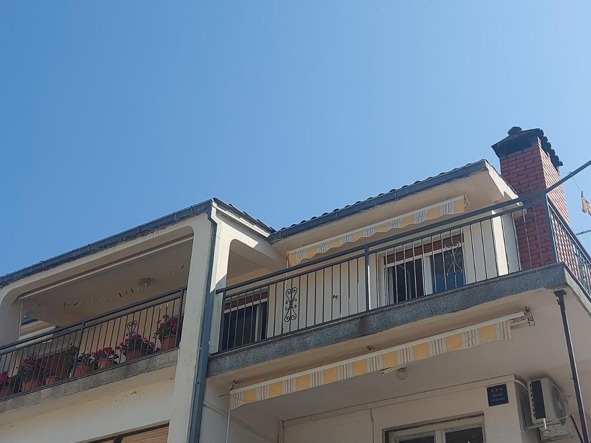 Apartman Mb โปดสตรานา ภายนอก รูปภาพ